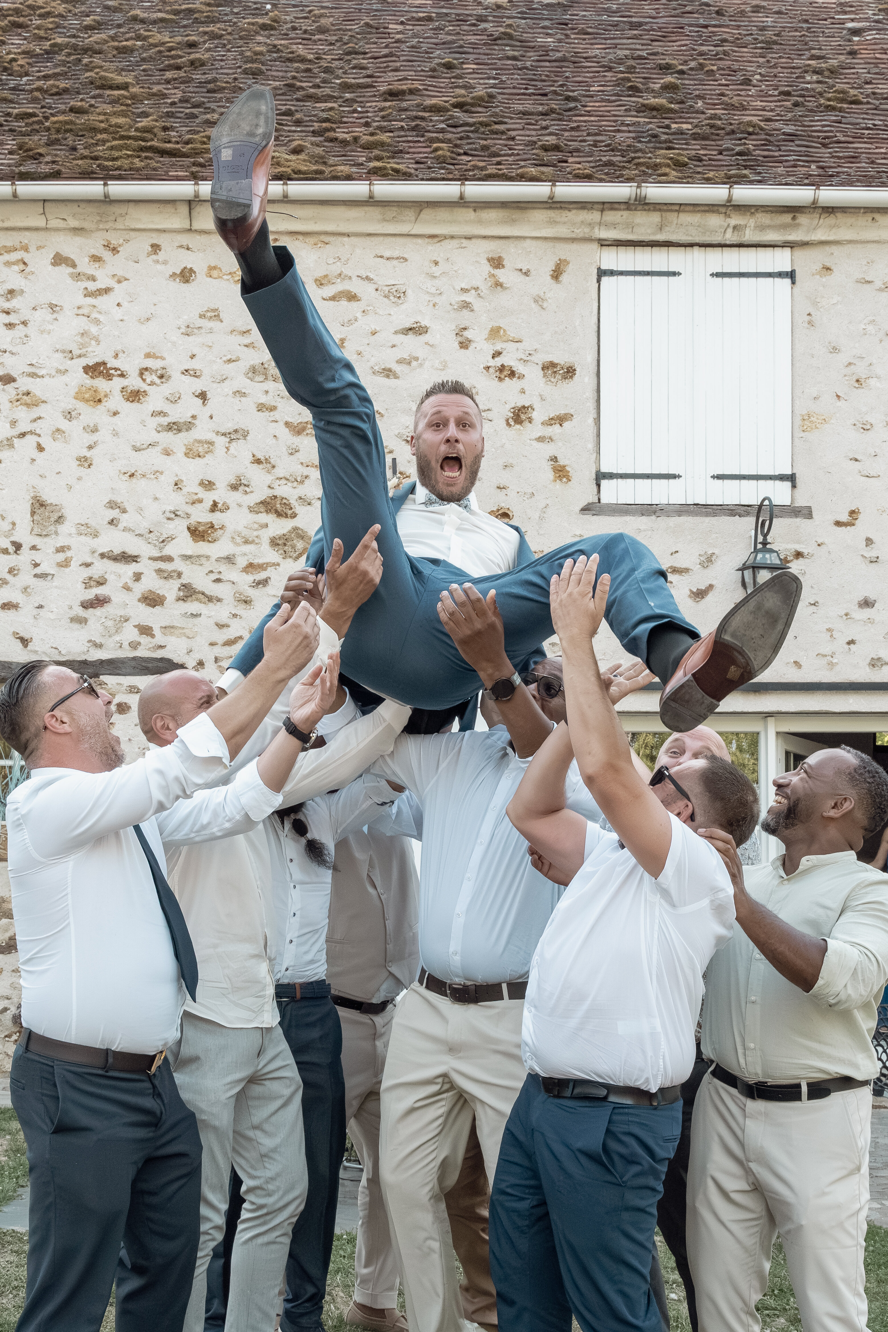 Ambiance complice de groupe – photographe mariage Val-de-Marne
