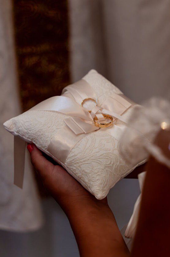 Détail photo coussin alliances – H&K Photographies Île-de-France